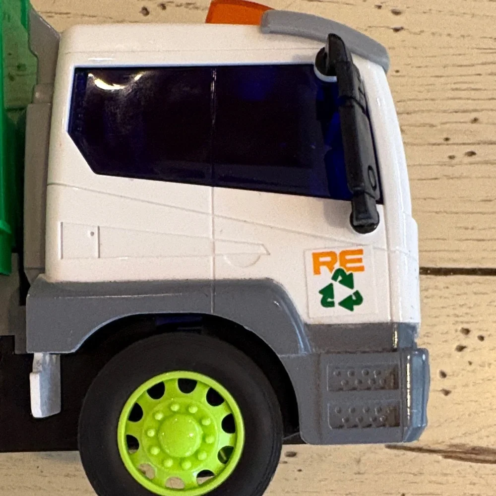 Maxx Action Lights/Sounds Revving Waste Removal Recycling Truck Toy - Picture 16 of 16